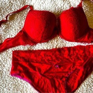 Victoria secret bra and panty set lipstick red & lacy -